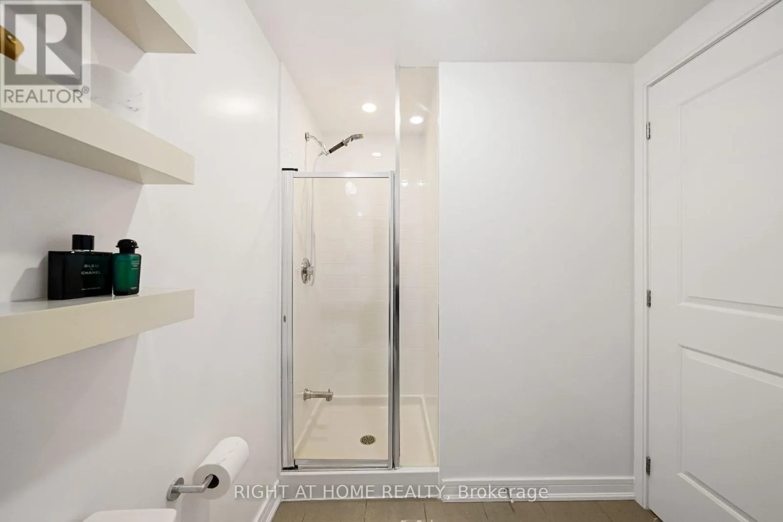 610 - 9201 YONGE STREET