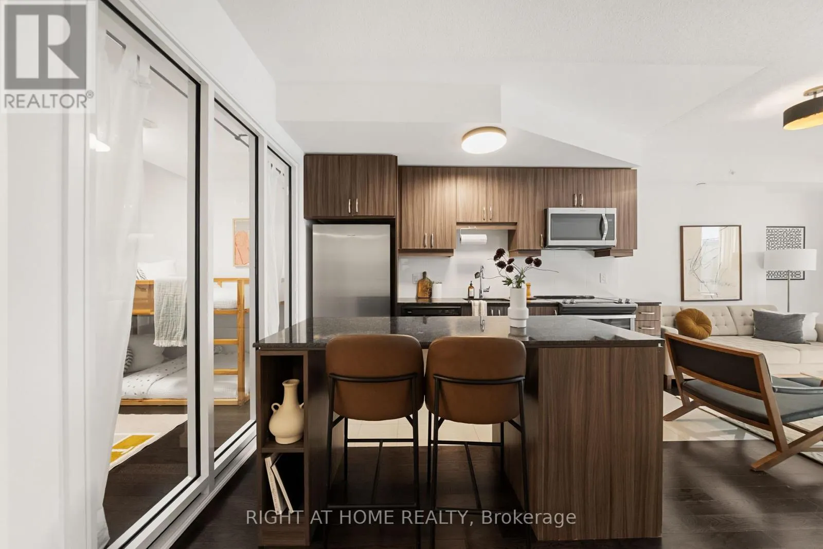 610 - 9201 YONGE STREET