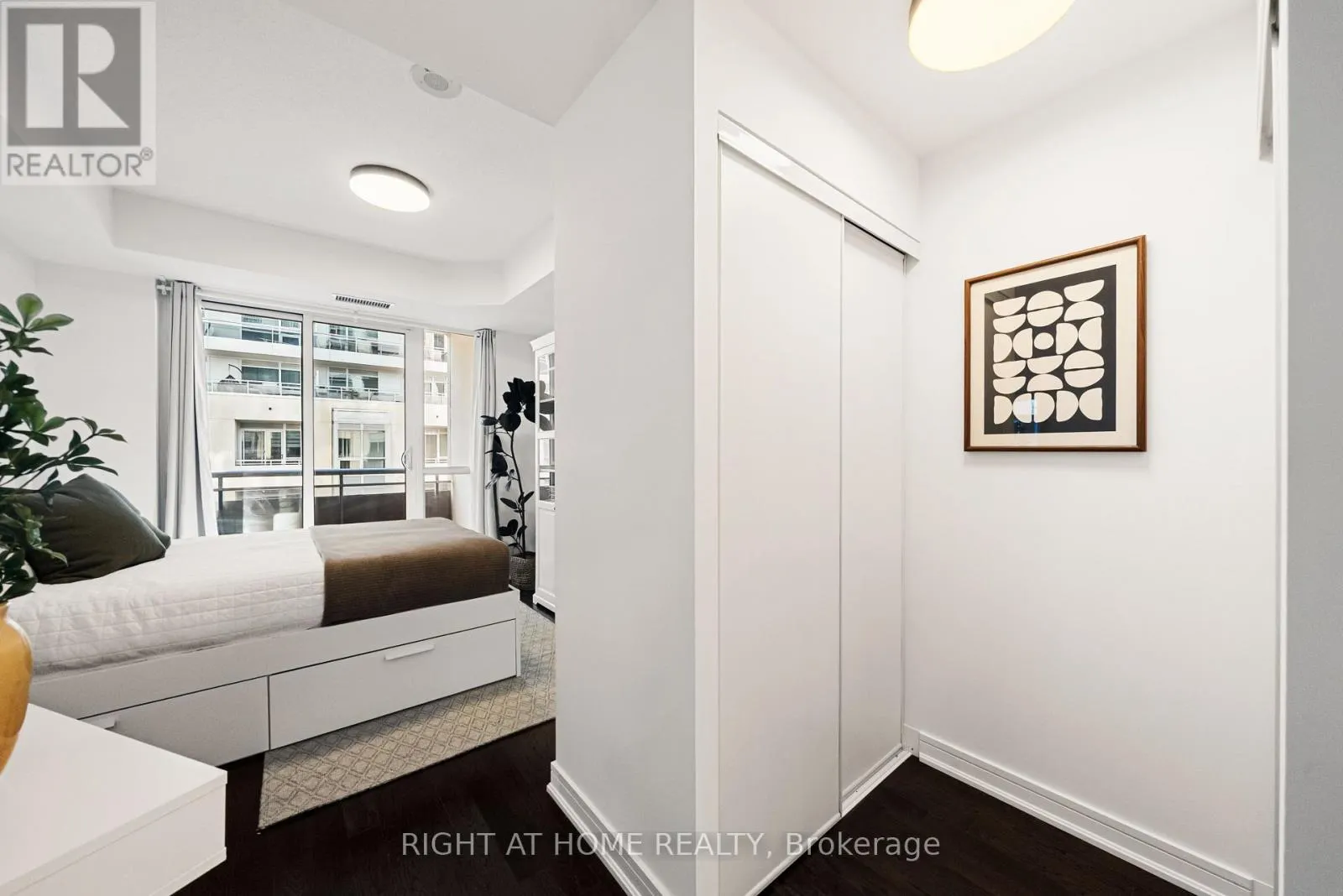610 - 9201 YONGE STREET