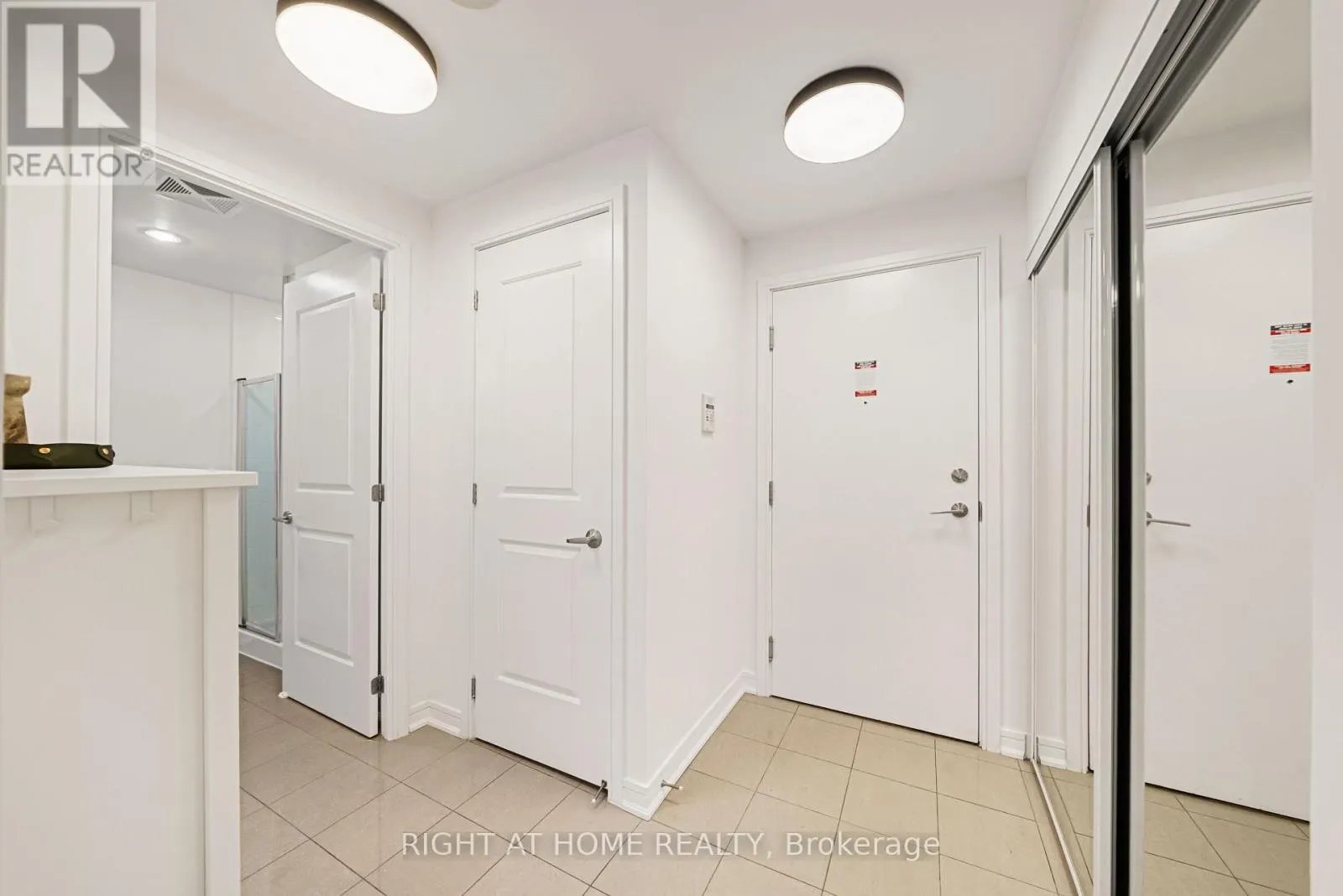 610 - 9201 YONGE STREET