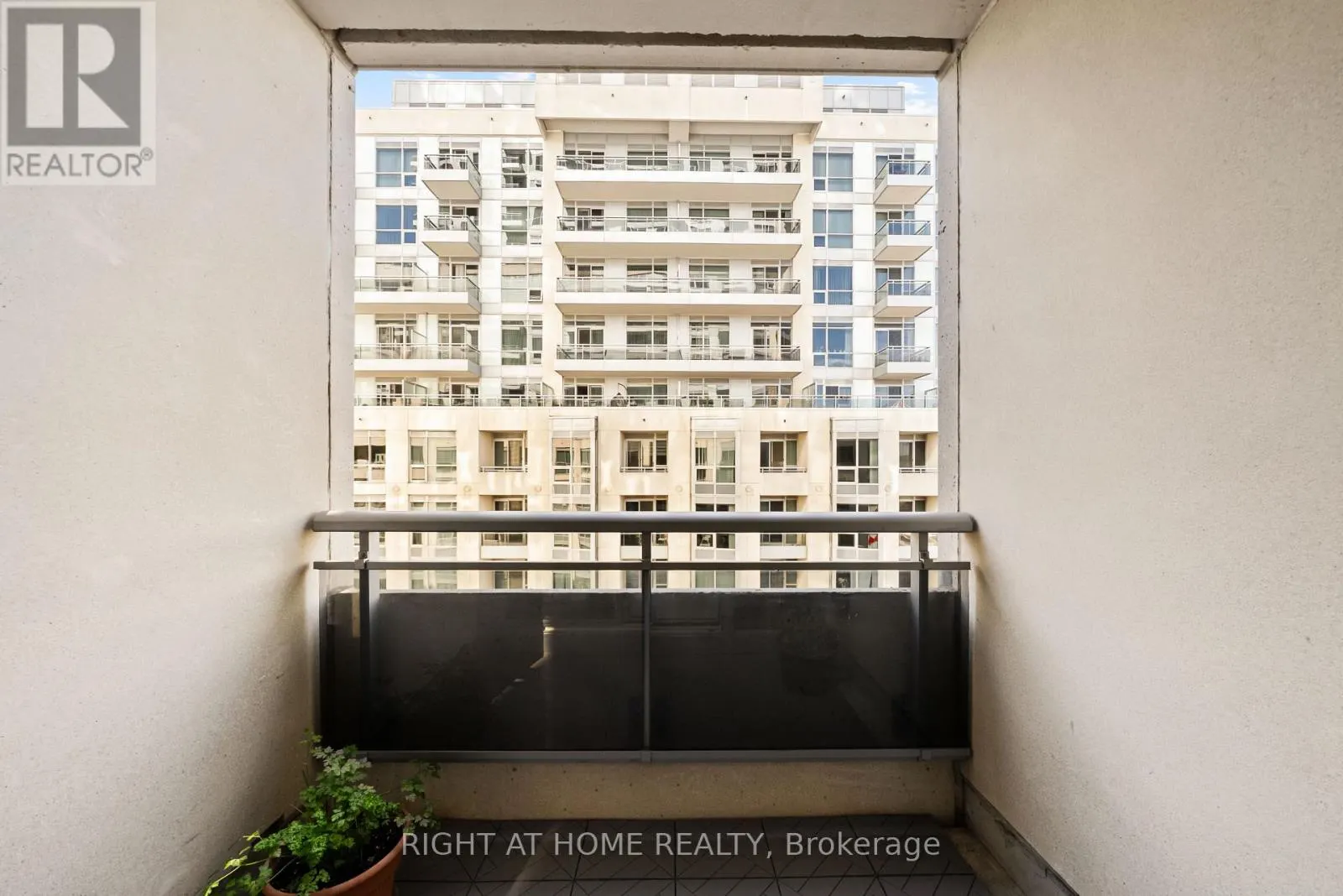 610 - 9201 YONGE STREET