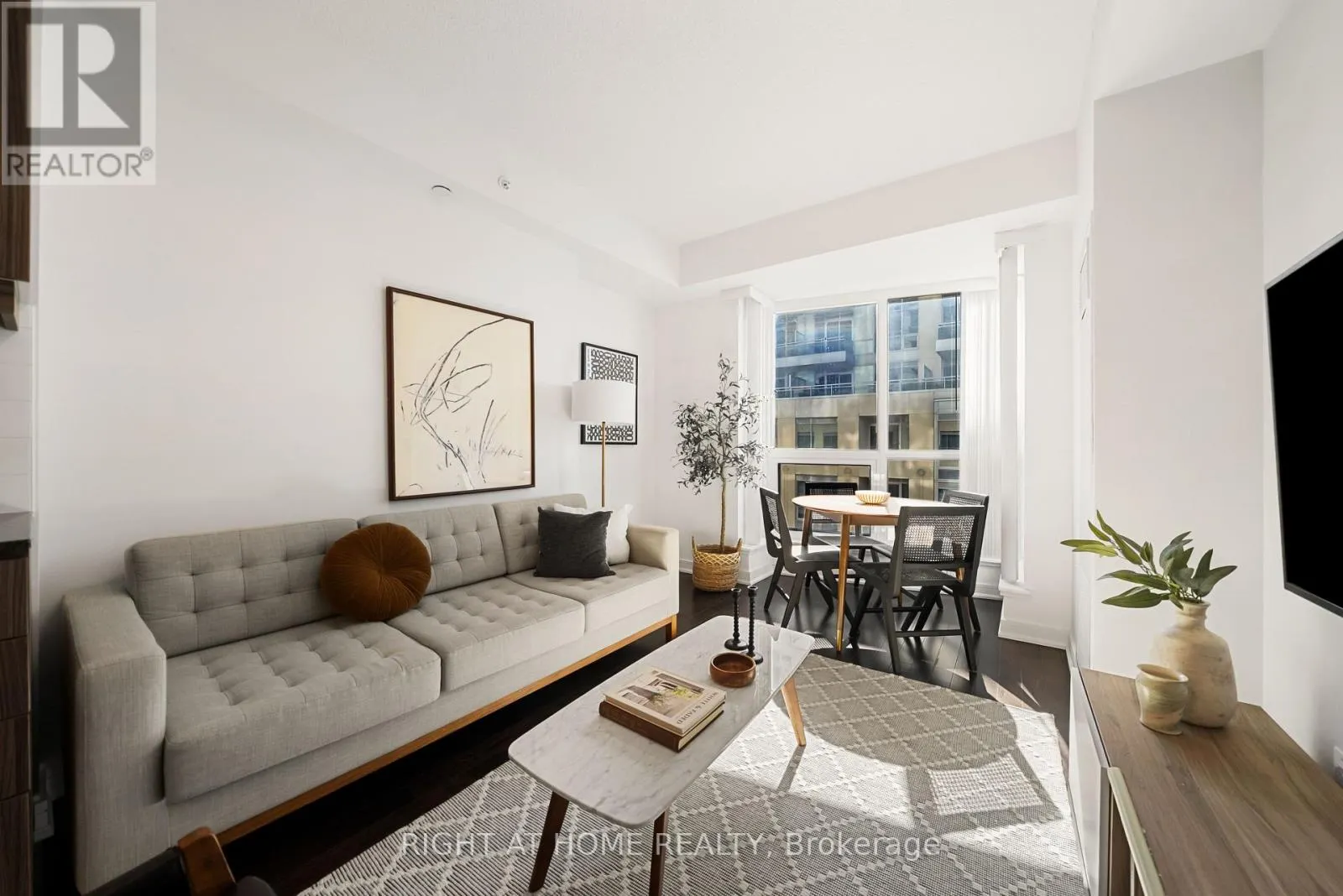 610 - 9201 YONGE STREET
