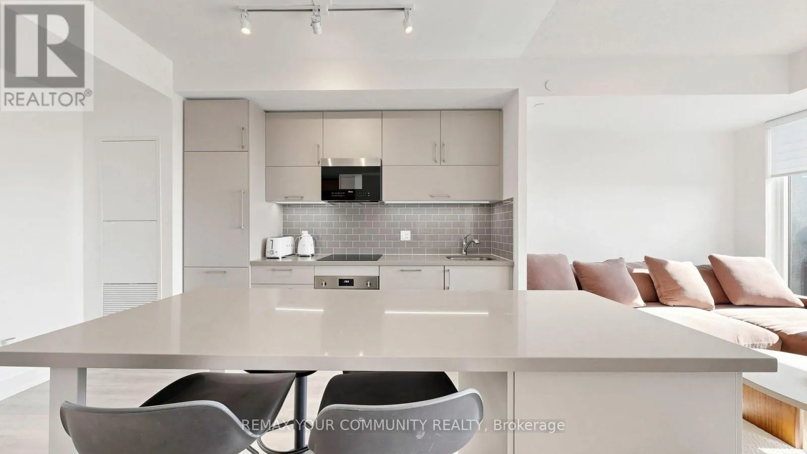2621 - 56 ANDRE DE GRASSE STREET
