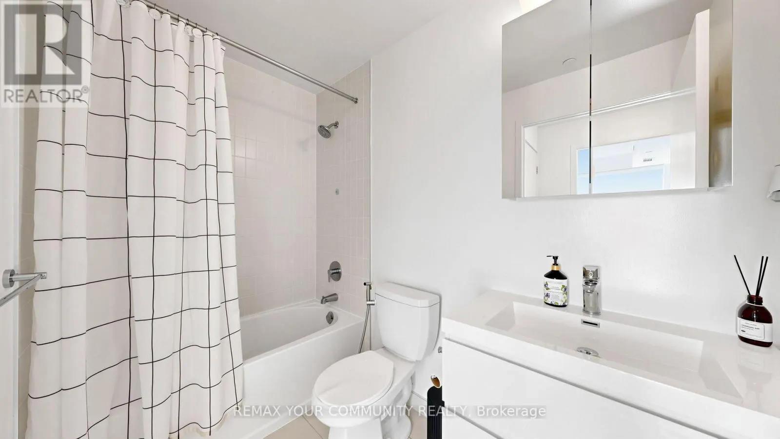 2621 - 56 ANDRE DE GRASSE STREET