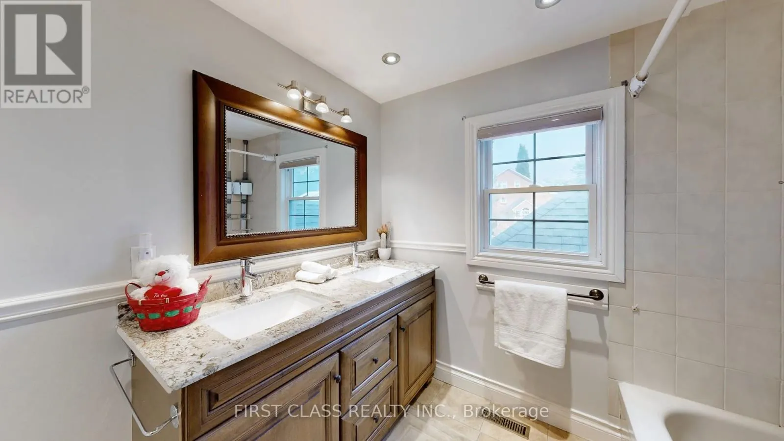 125 LONGWATER CHASE