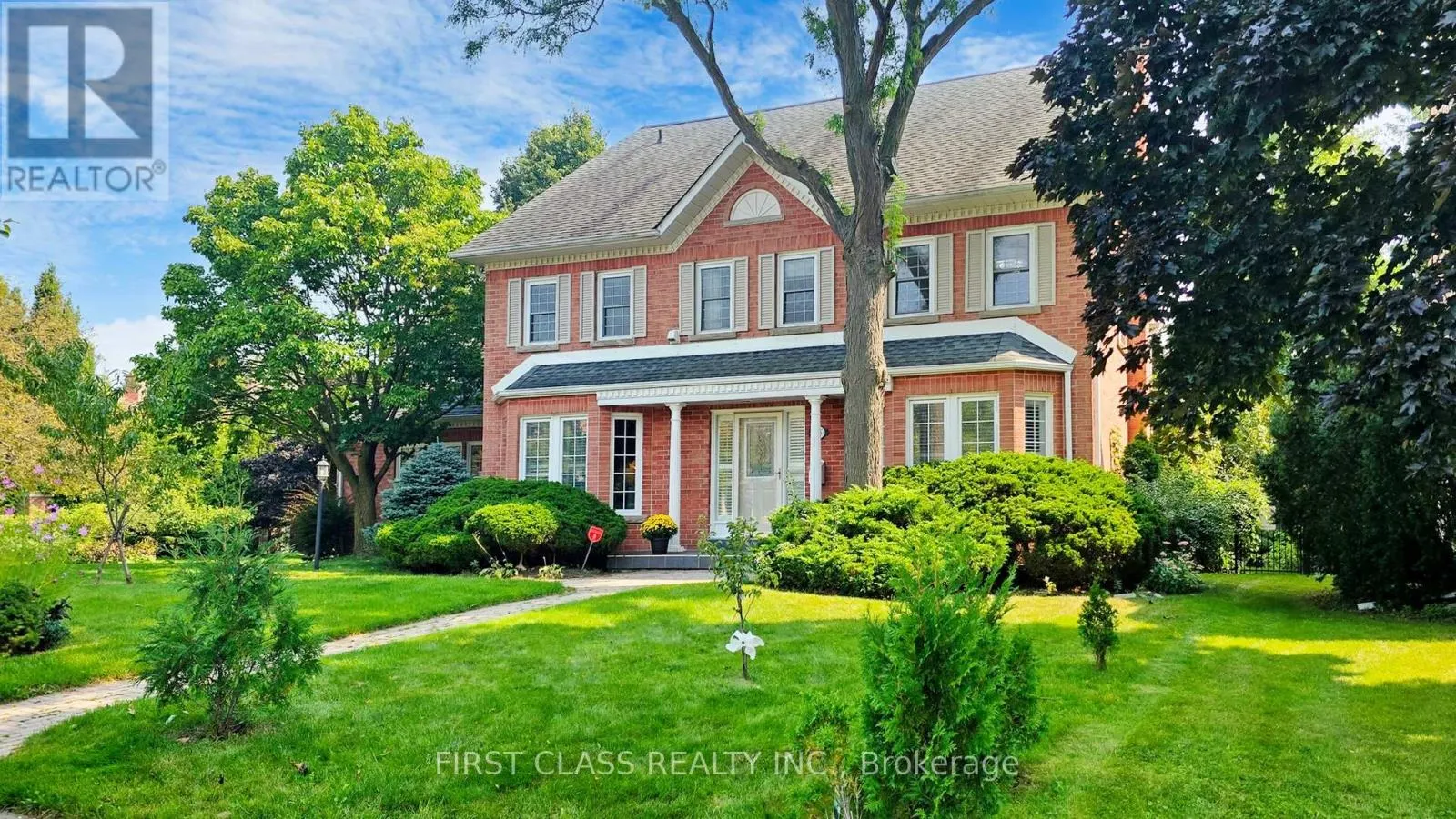 125 LONGWATER CHASE