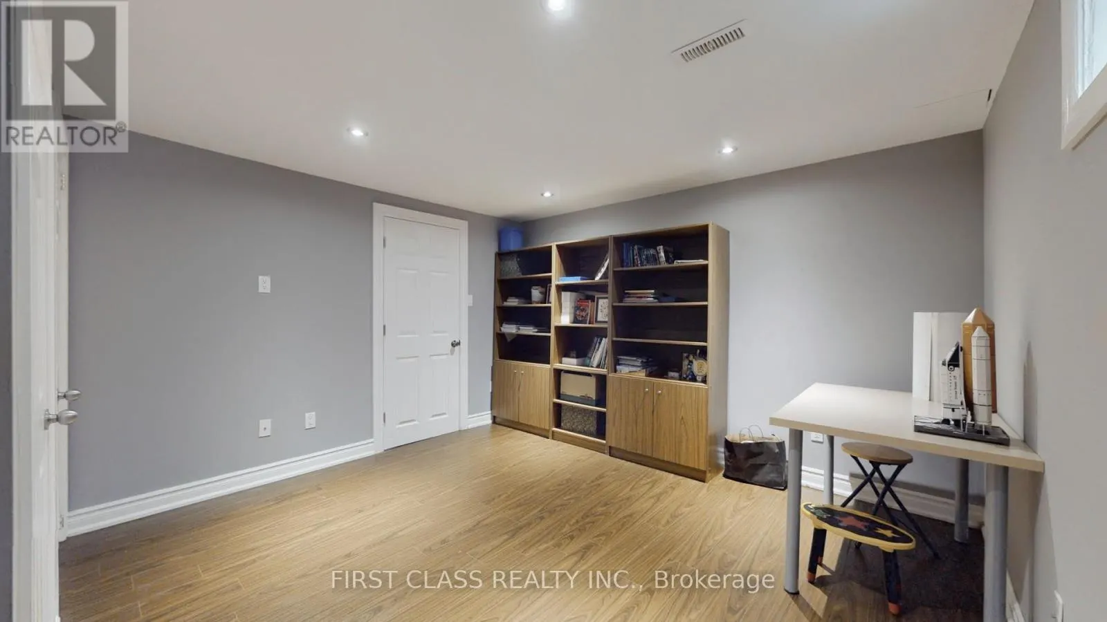 125 LONGWATER CHASE