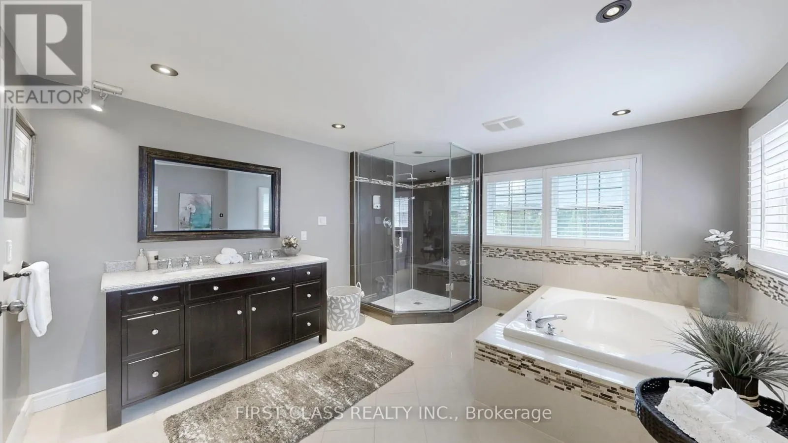 125 LONGWATER CHASE