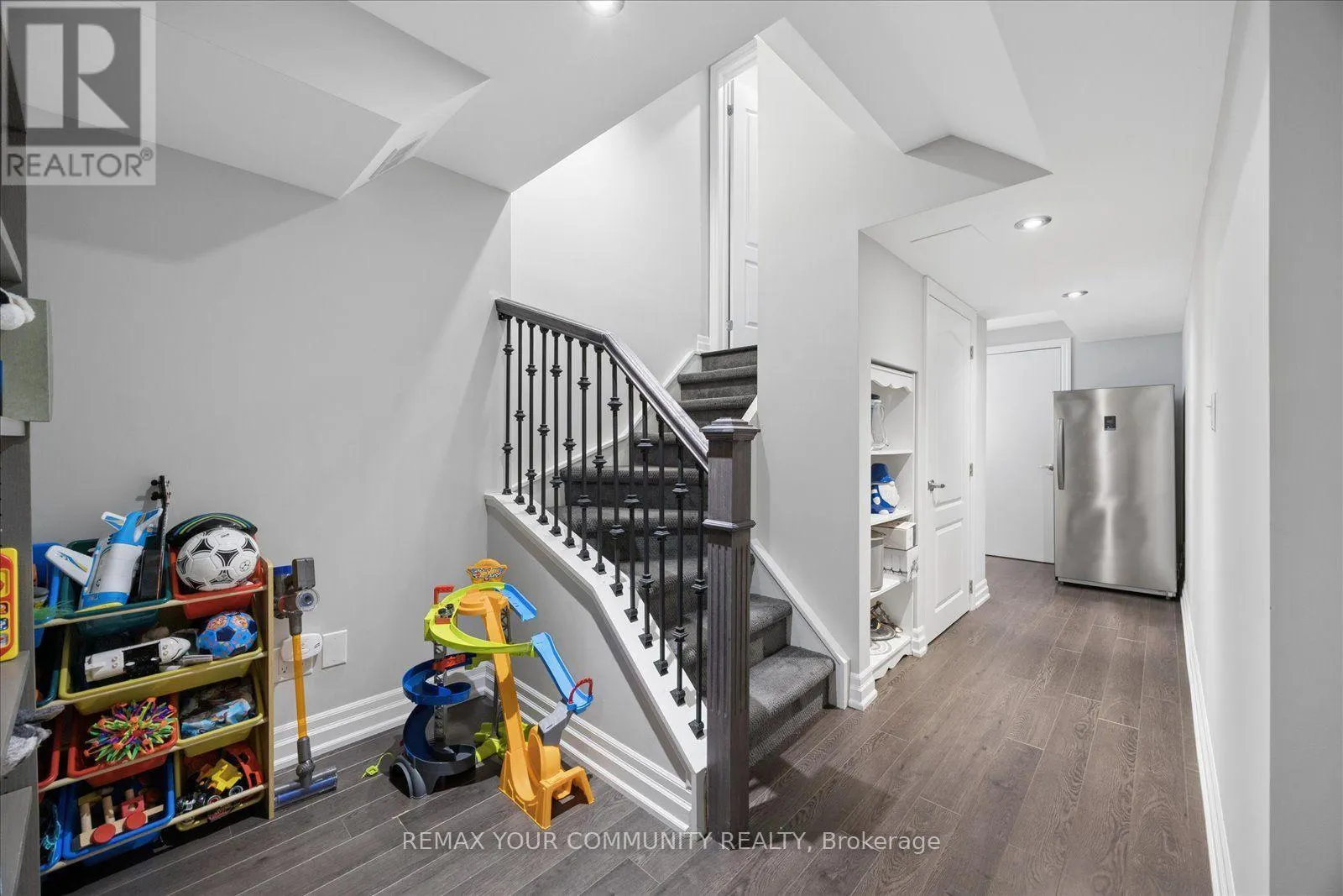41 LAUDERDALE DRIVE