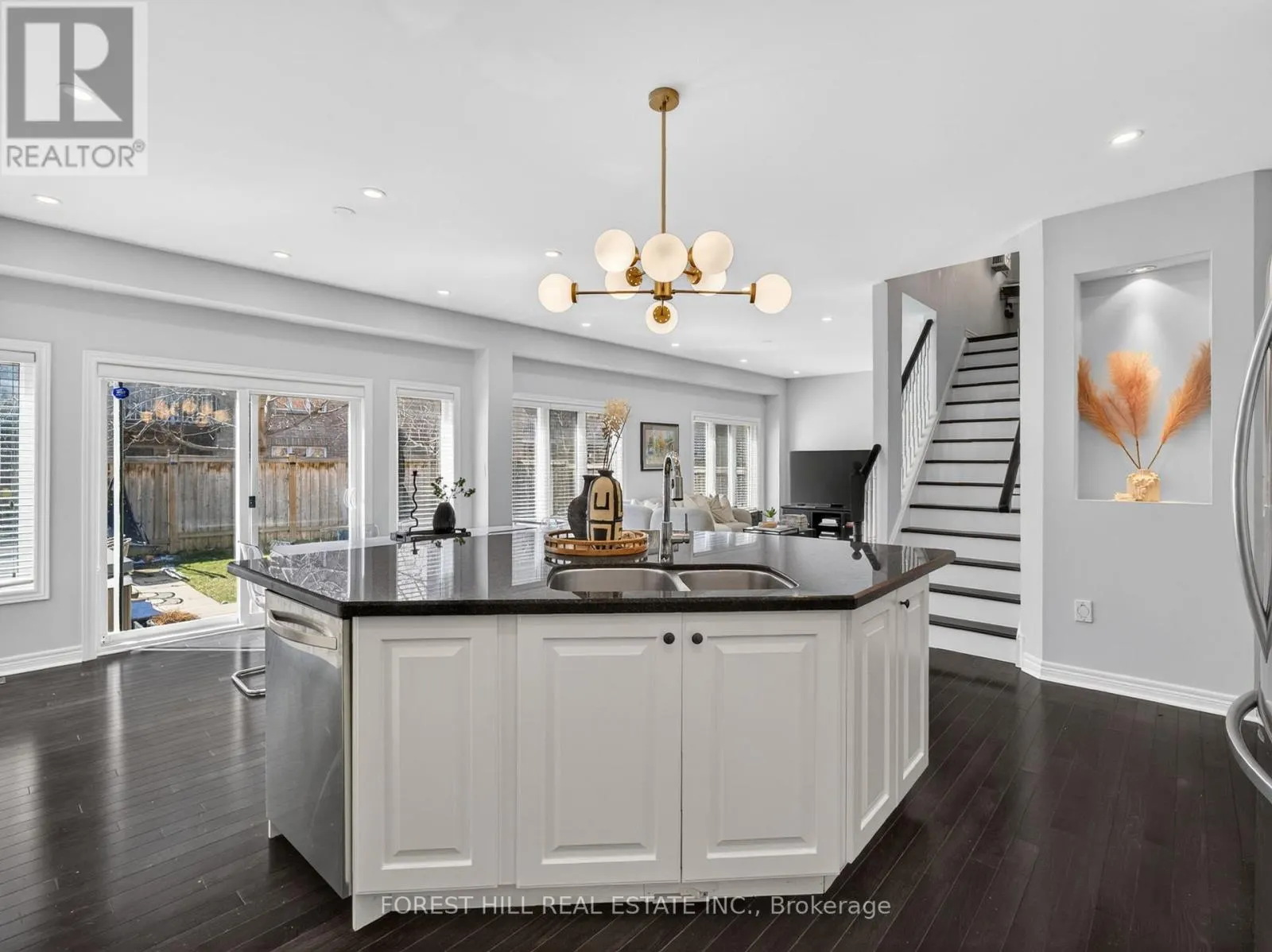 12 WALLENBERG DRIVE