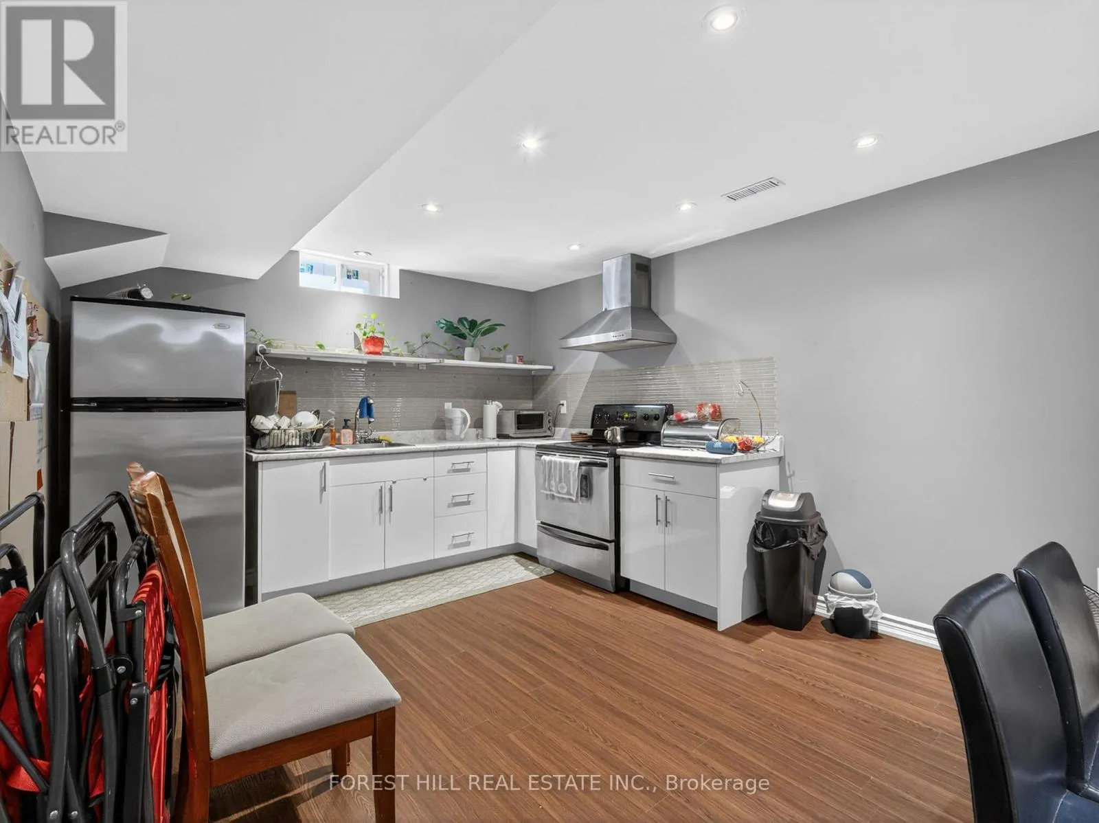 12 WALLENBERG DRIVE