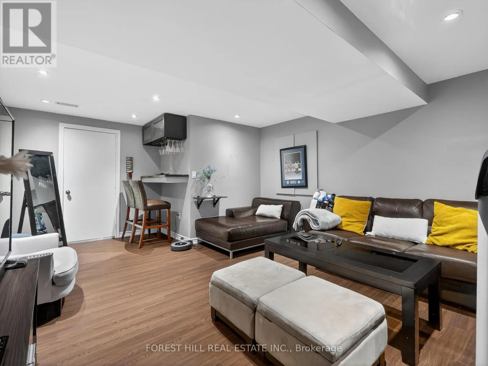 12 WALLENBERG DRIVE