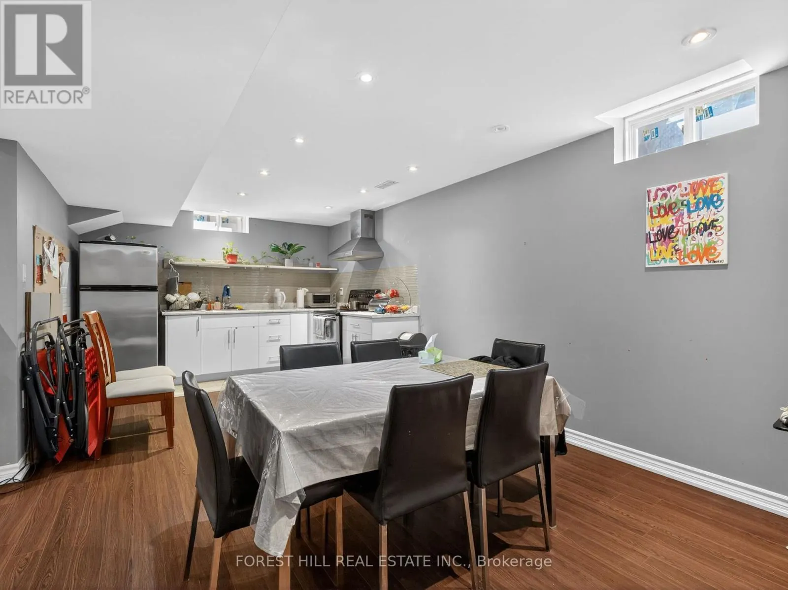 12 WALLENBERG DRIVE
