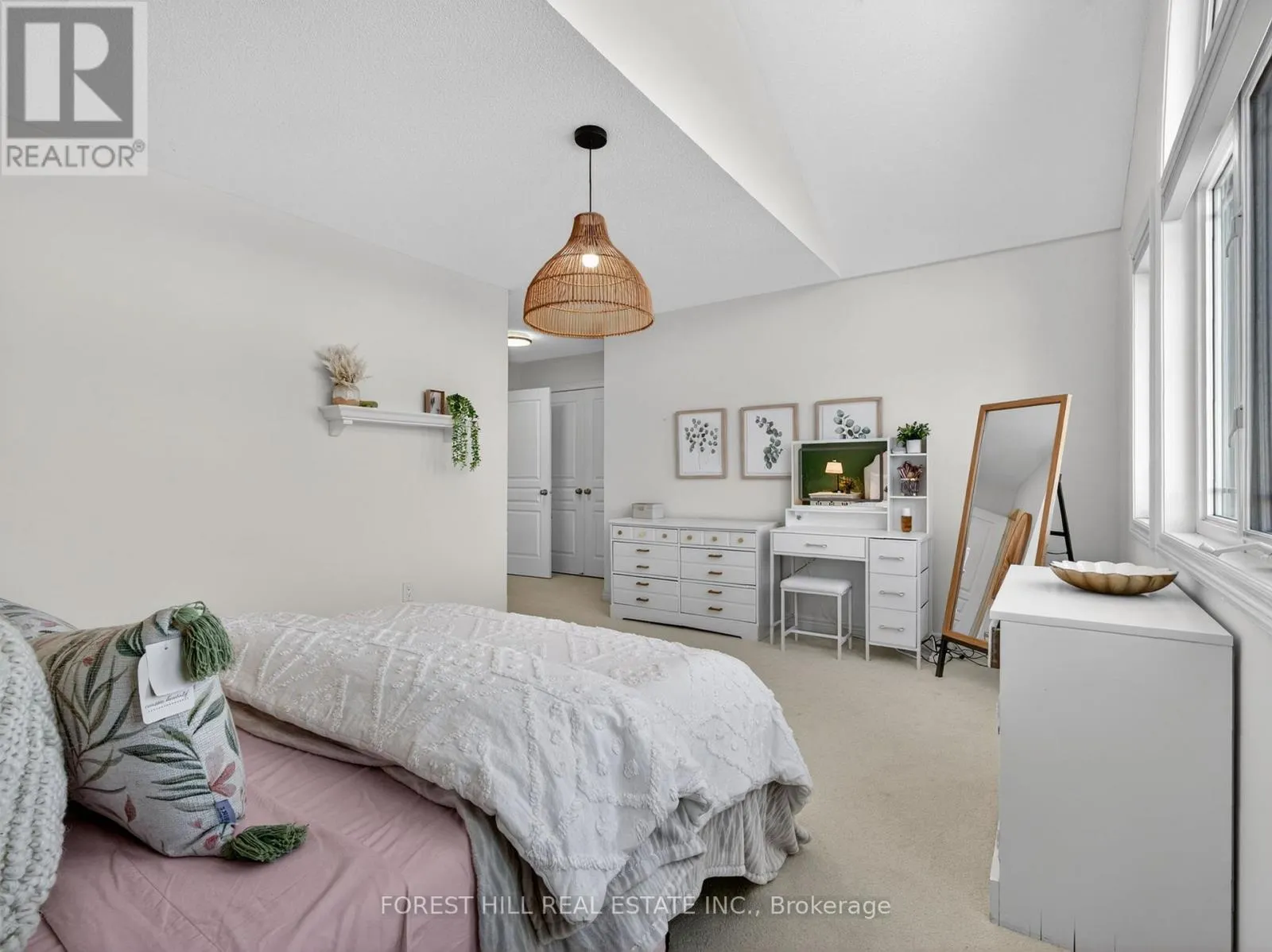 12 WALLENBERG DRIVE