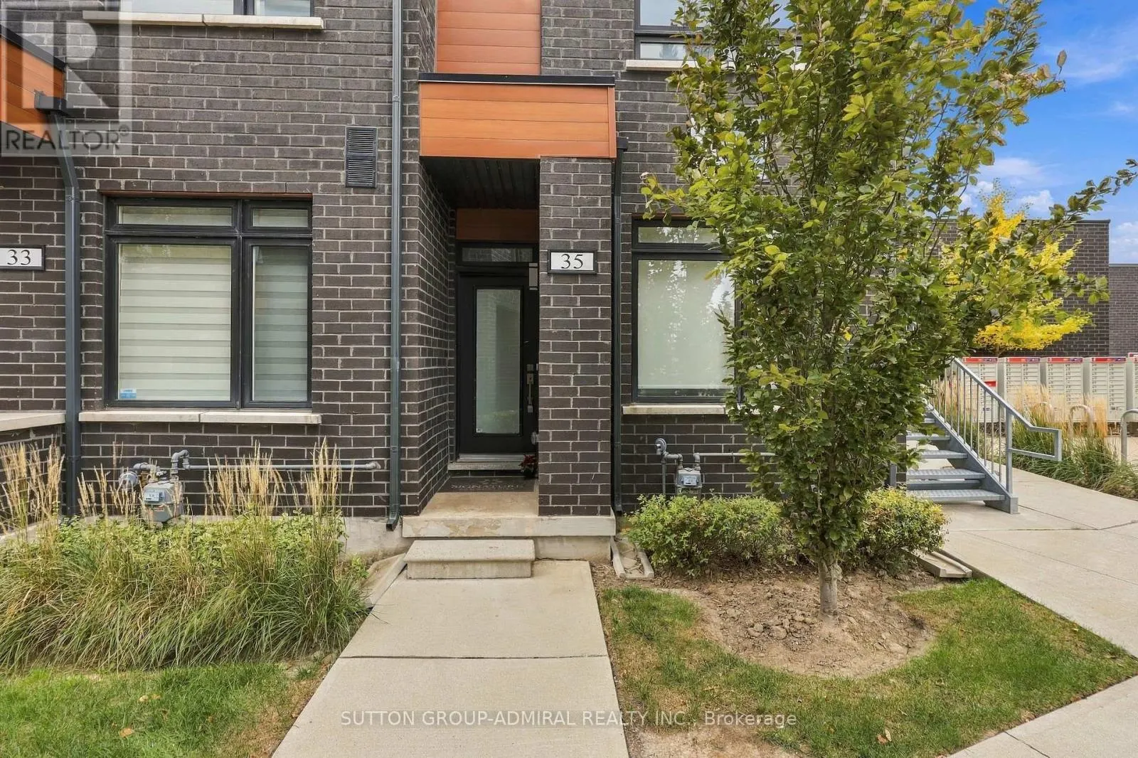 35 - 370 RED MAPLE ROAD