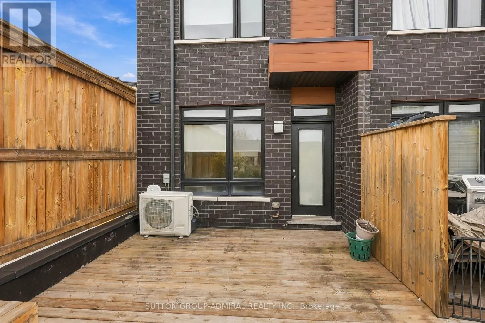 35 - 370 RED MAPLE ROAD