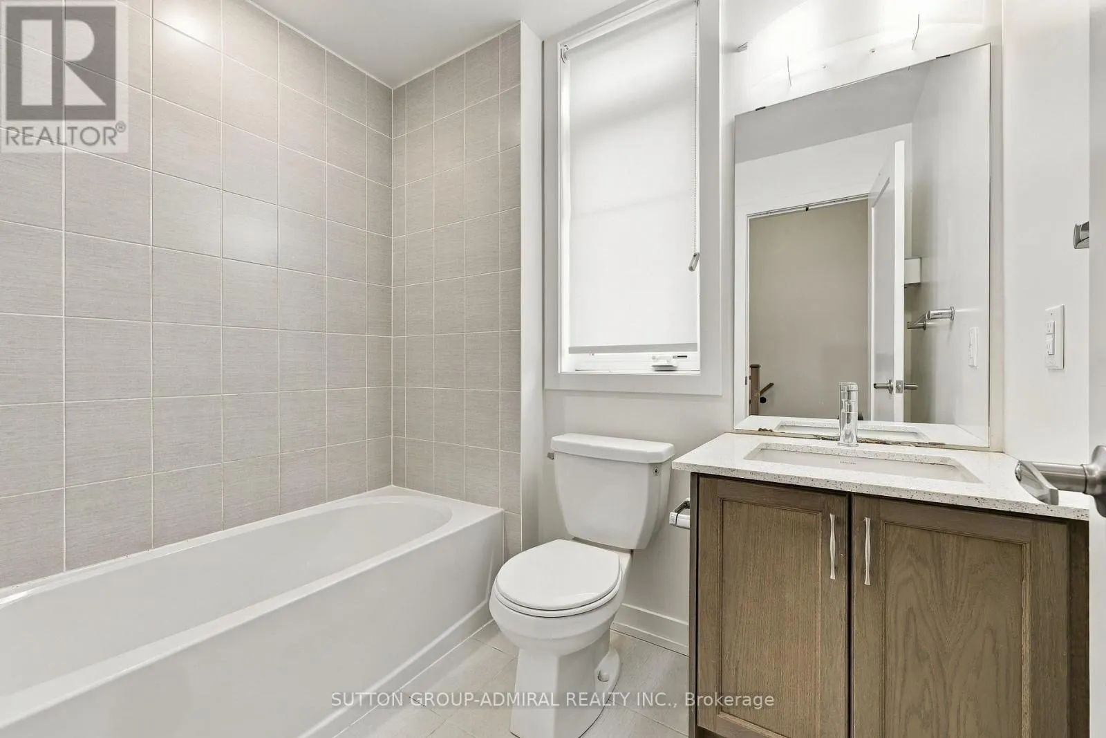 35 - 370 RED MAPLE ROAD