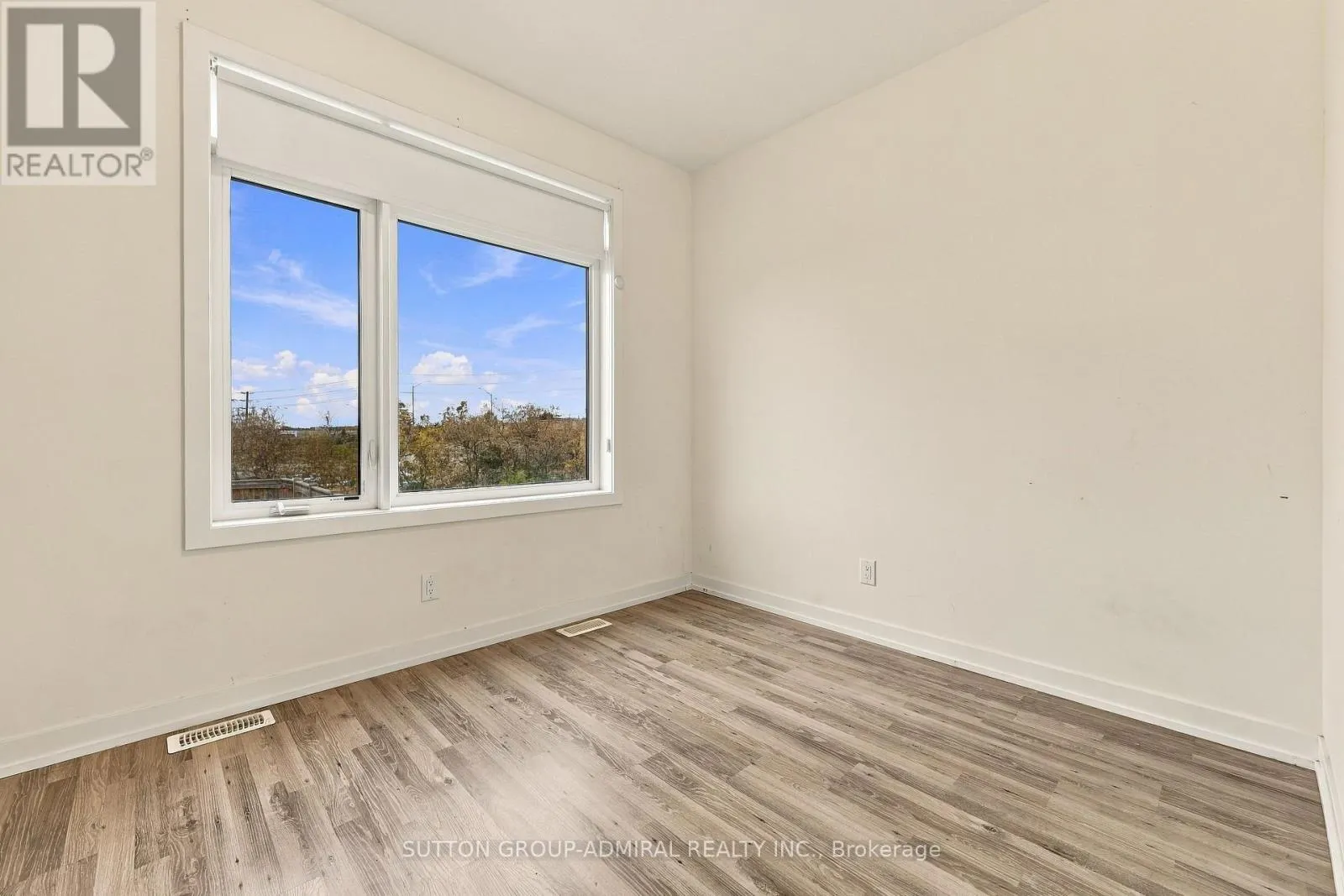35 - 370 RED MAPLE ROAD