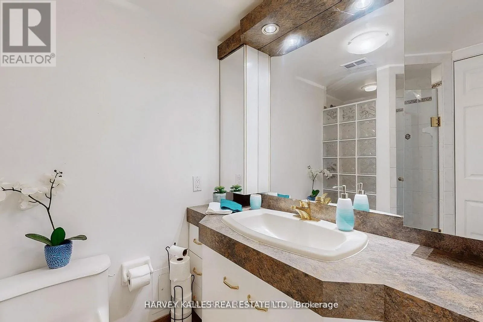 311 - 7300 YONGE STREET
