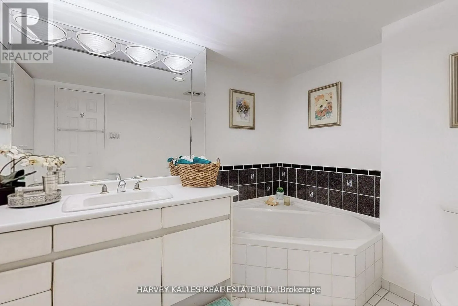 311 - 7300 YONGE STREET