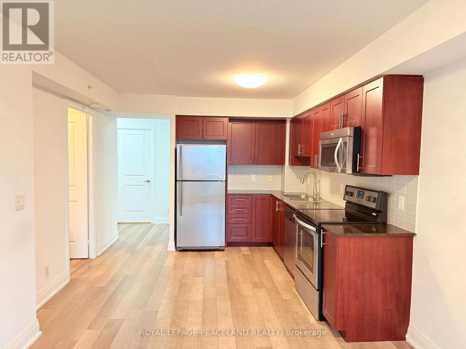 727 - 372 HIGHWAY 7 E