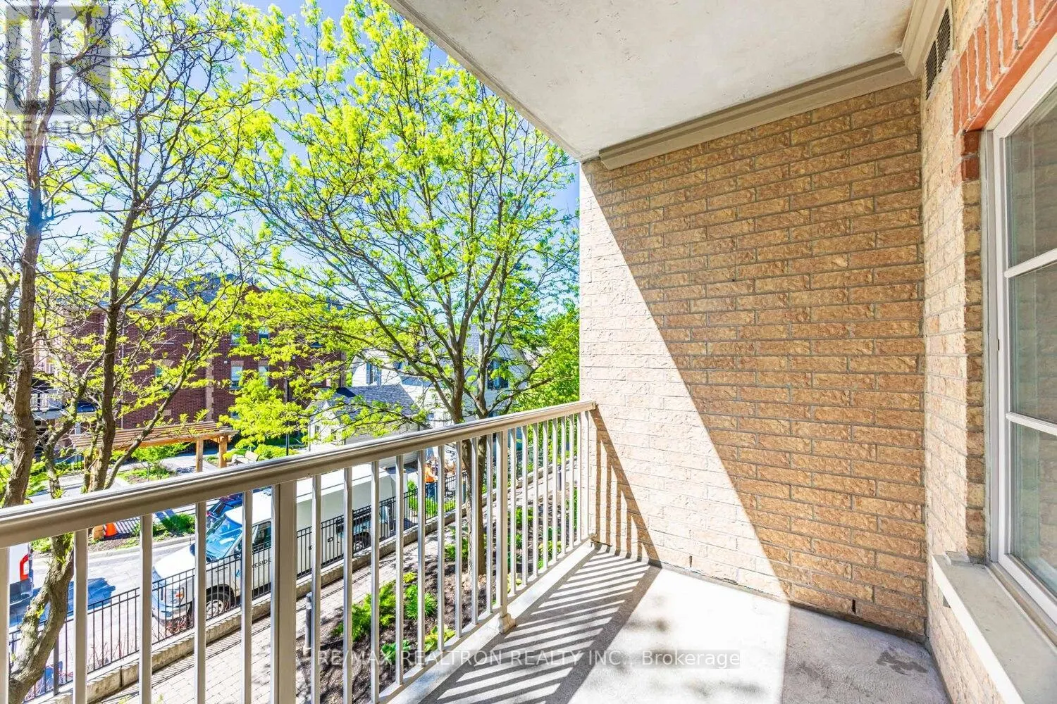 207 - 9901 KEELE STREET