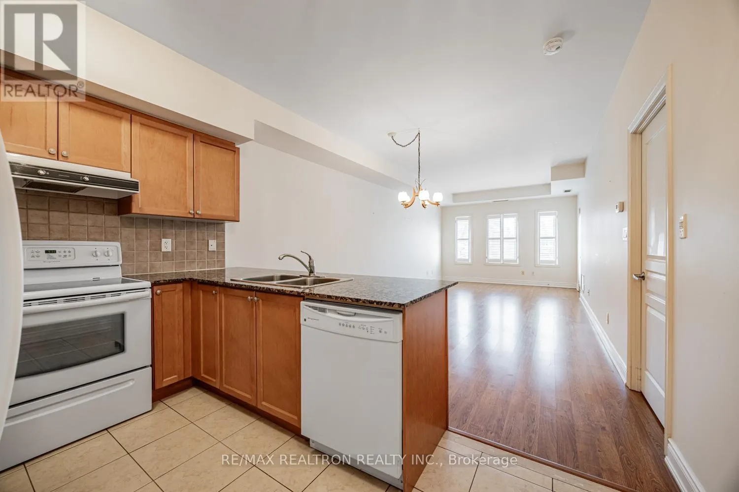 207 - 9901 KEELE STREET