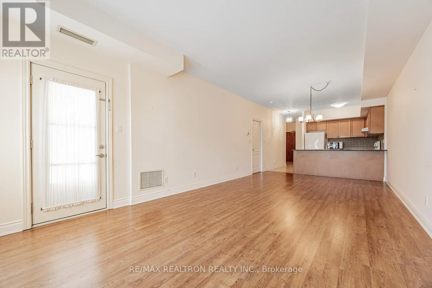 207 - 9901 KEELE STREET