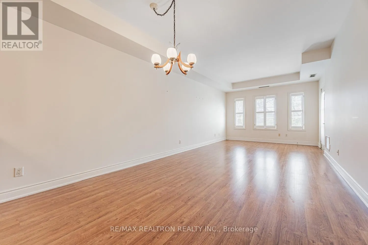 207 - 9901 KEELE STREET