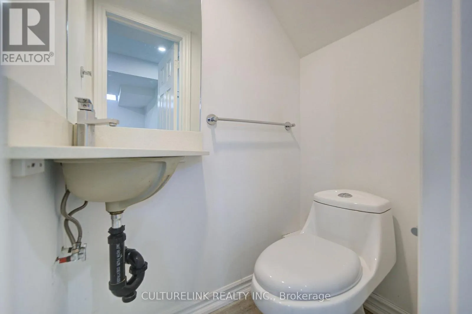 2 HARTWELL PLACE