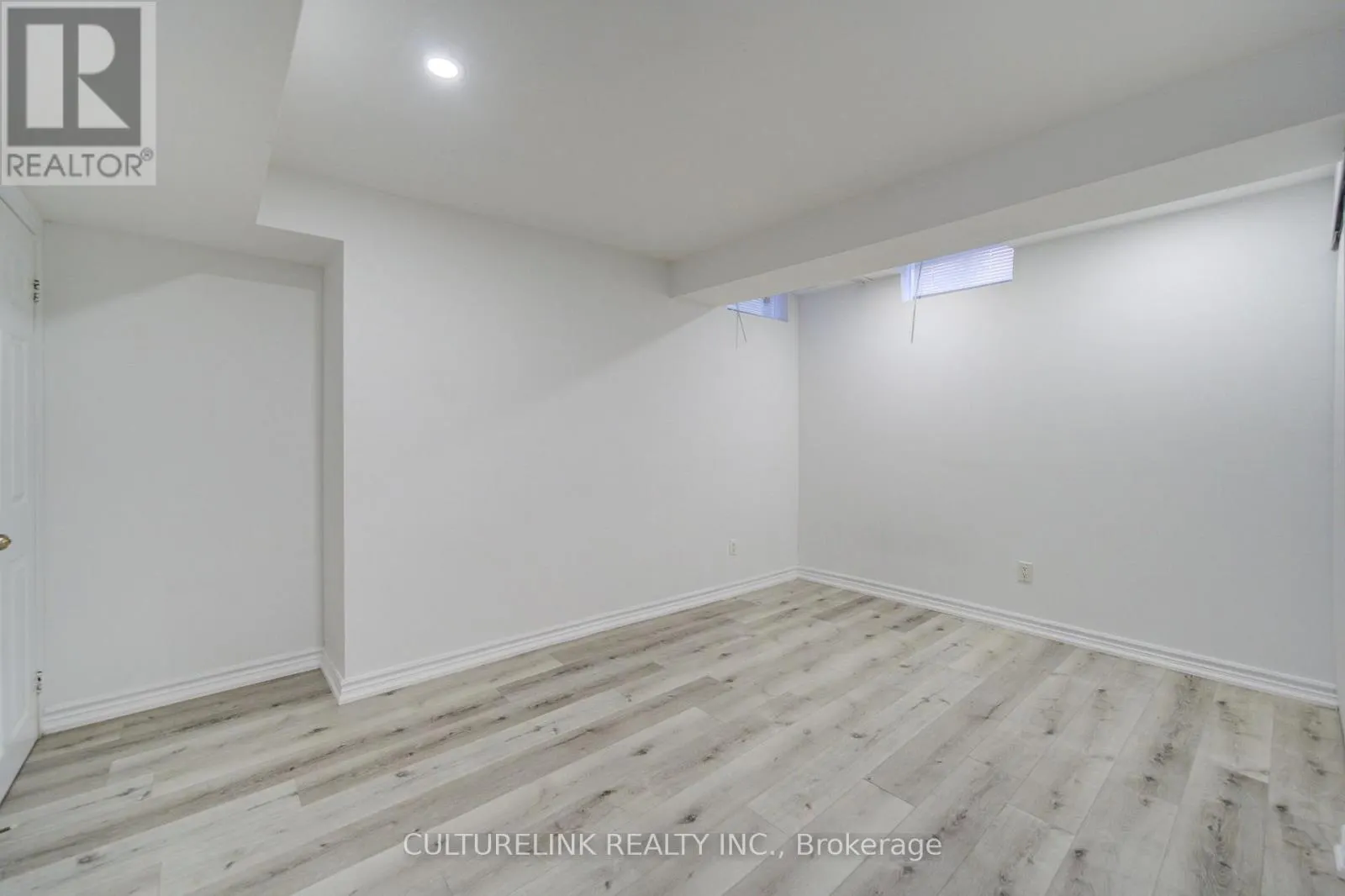 2 HARTWELL PLACE