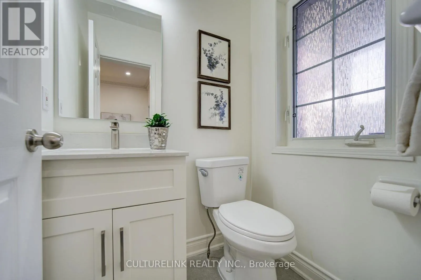 2 HARTWELL PLACE