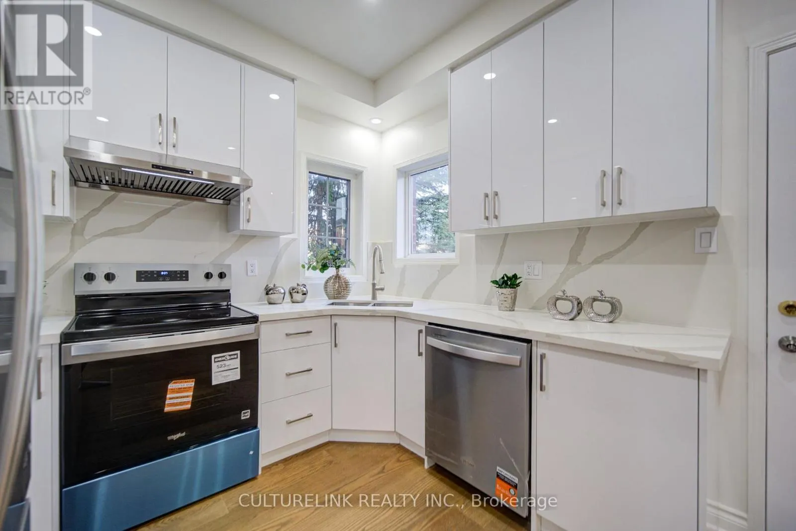 2 HARTWELL PLACE