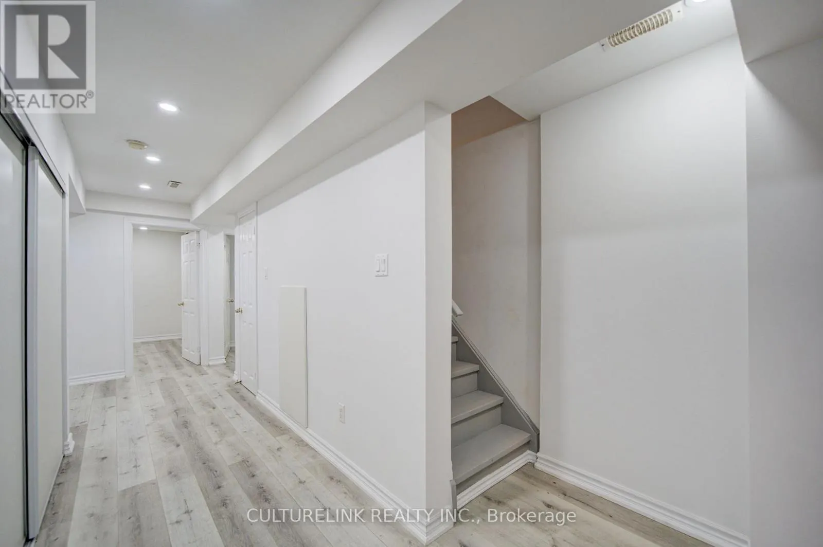 2 HARTWELL PLACE