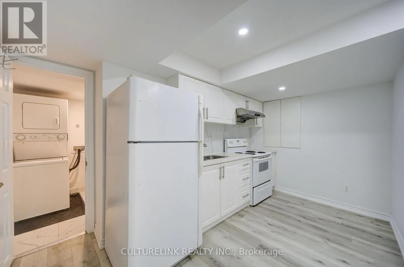 2 HARTWELL PLACE