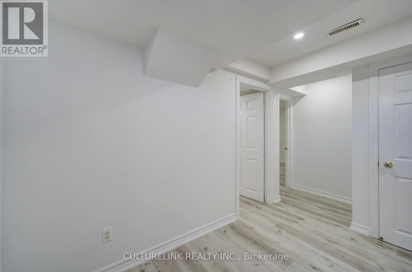 2 HARTWELL PLACE