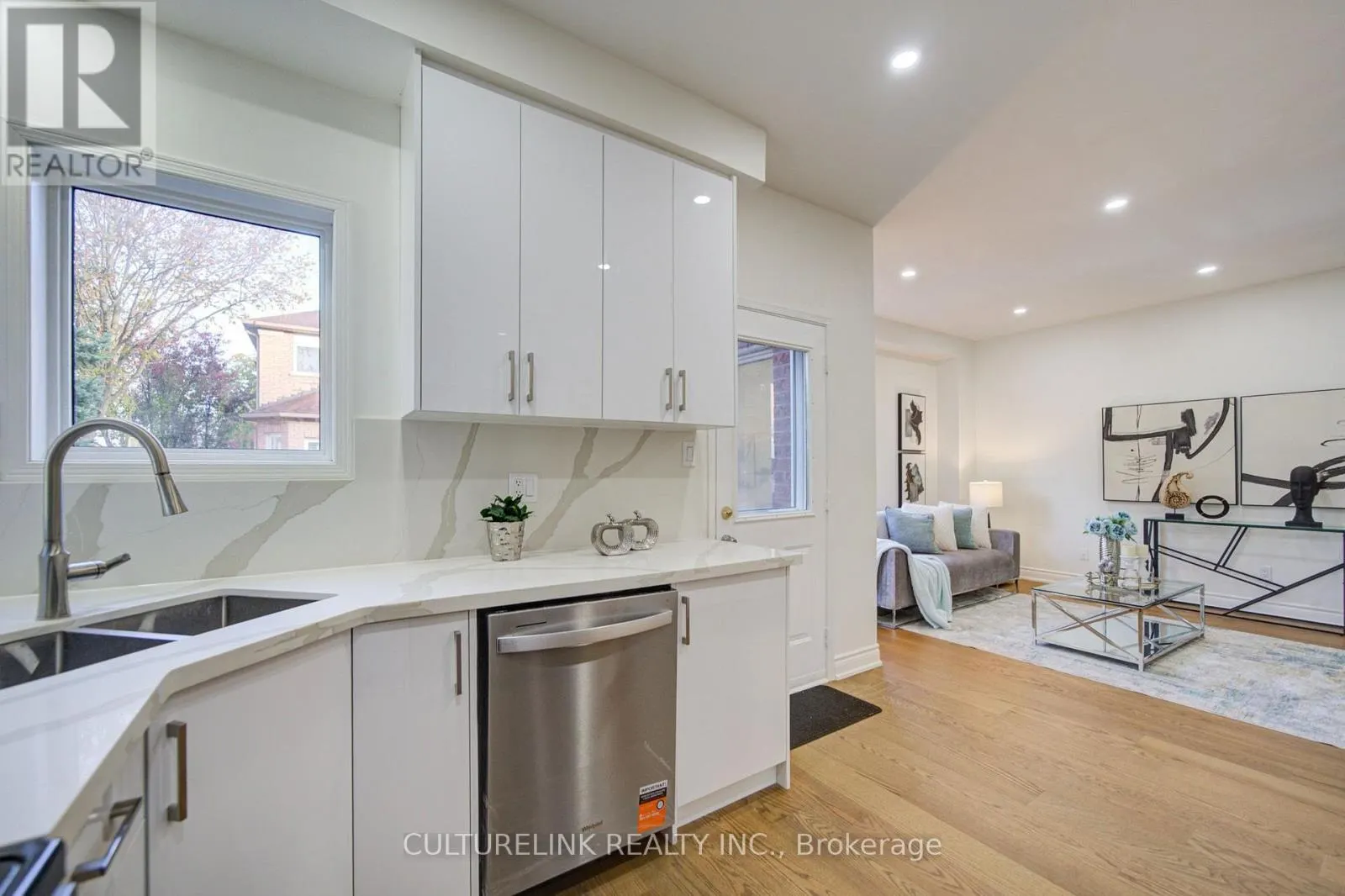 2 HARTWELL PLACE