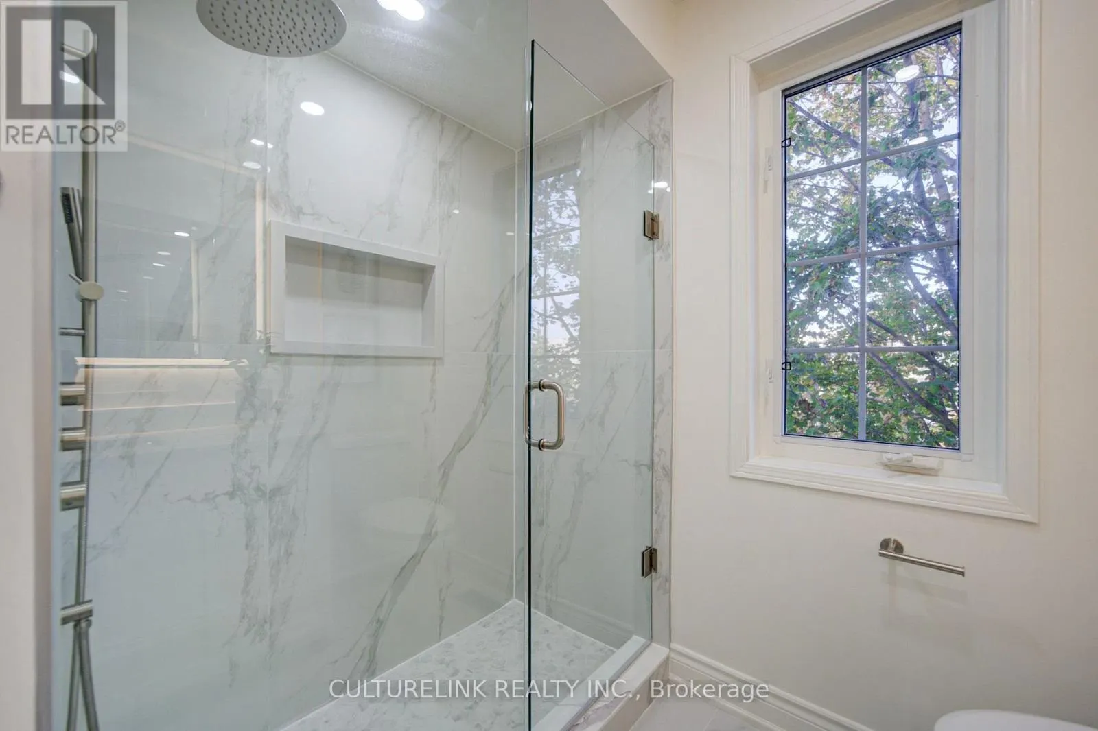 2 HARTWELL PLACE