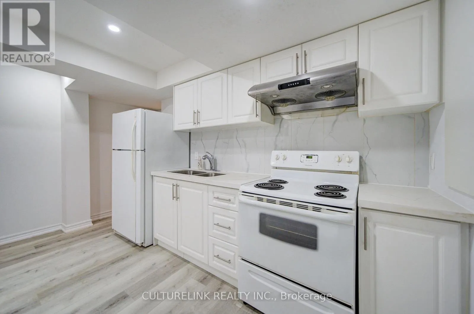 2 HARTWELL PLACE