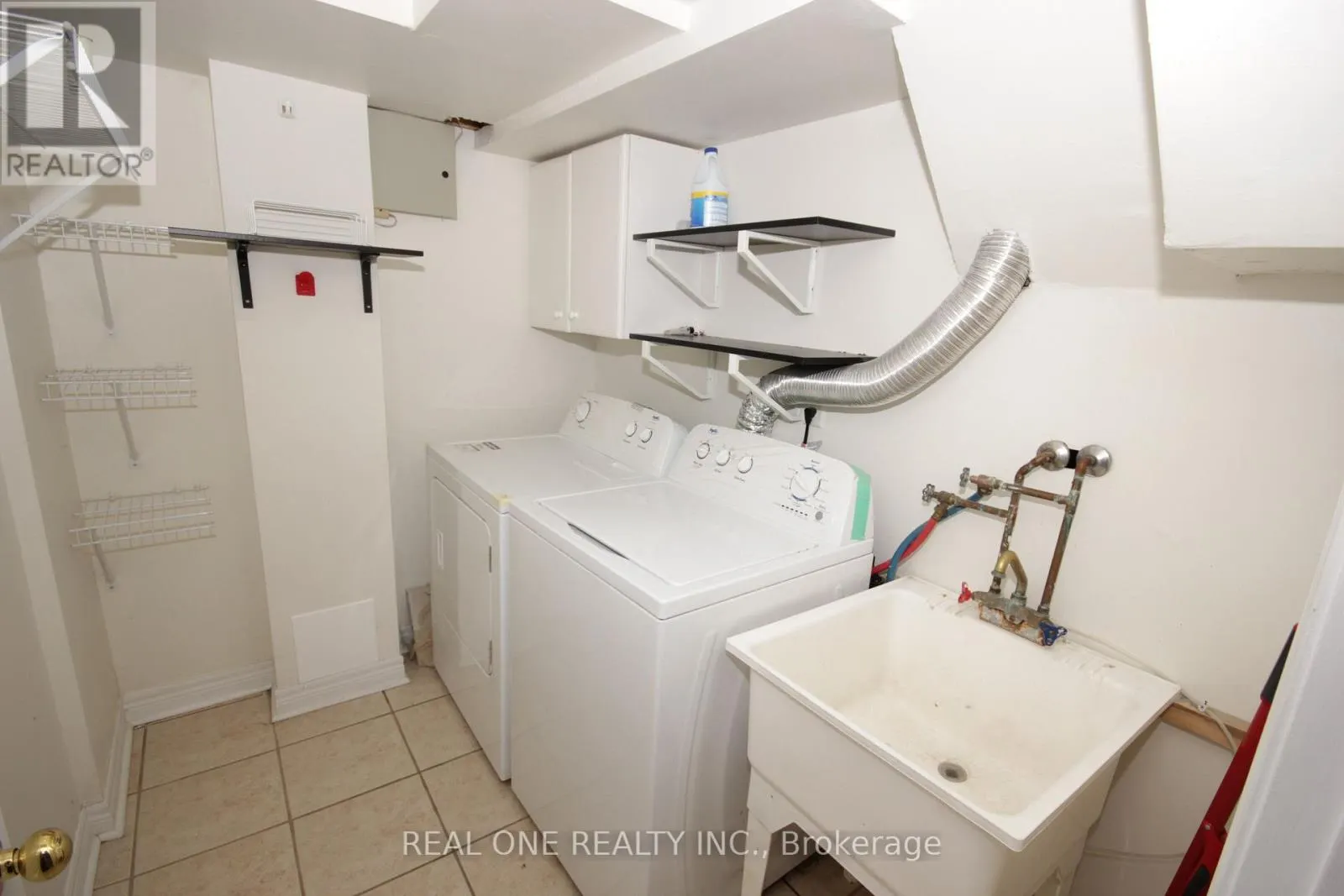 15 AZALEA GATE WAY
