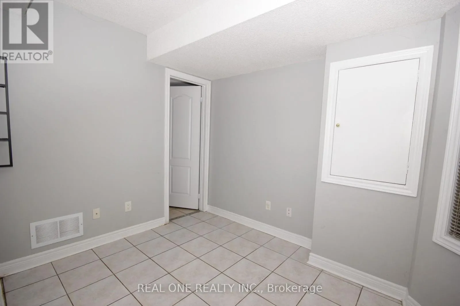 15 AZALEA GATE WAY
