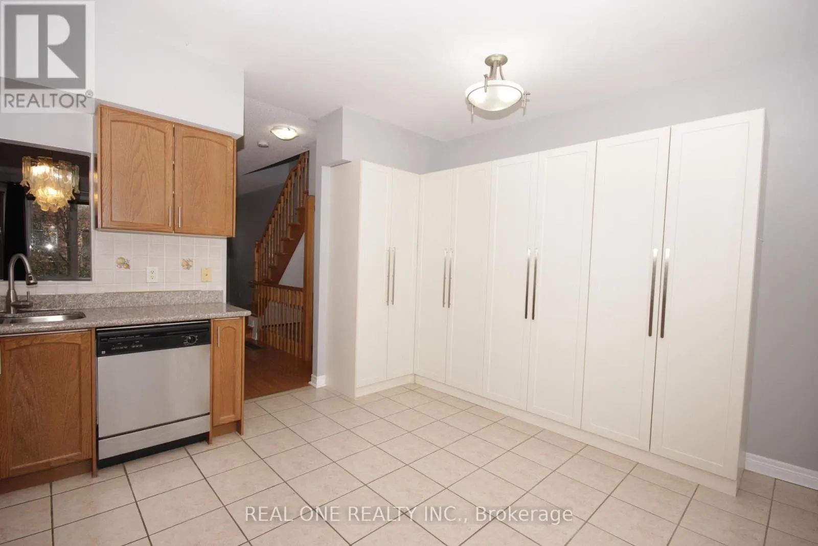 15 AZALEA GATE WAY