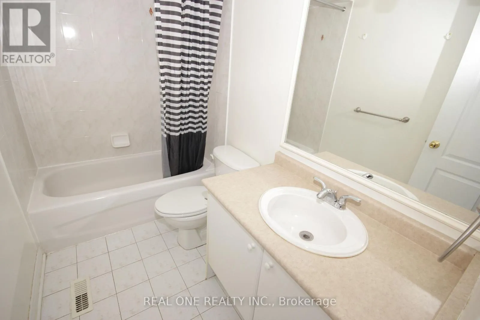 15 AZALEA GATE WAY