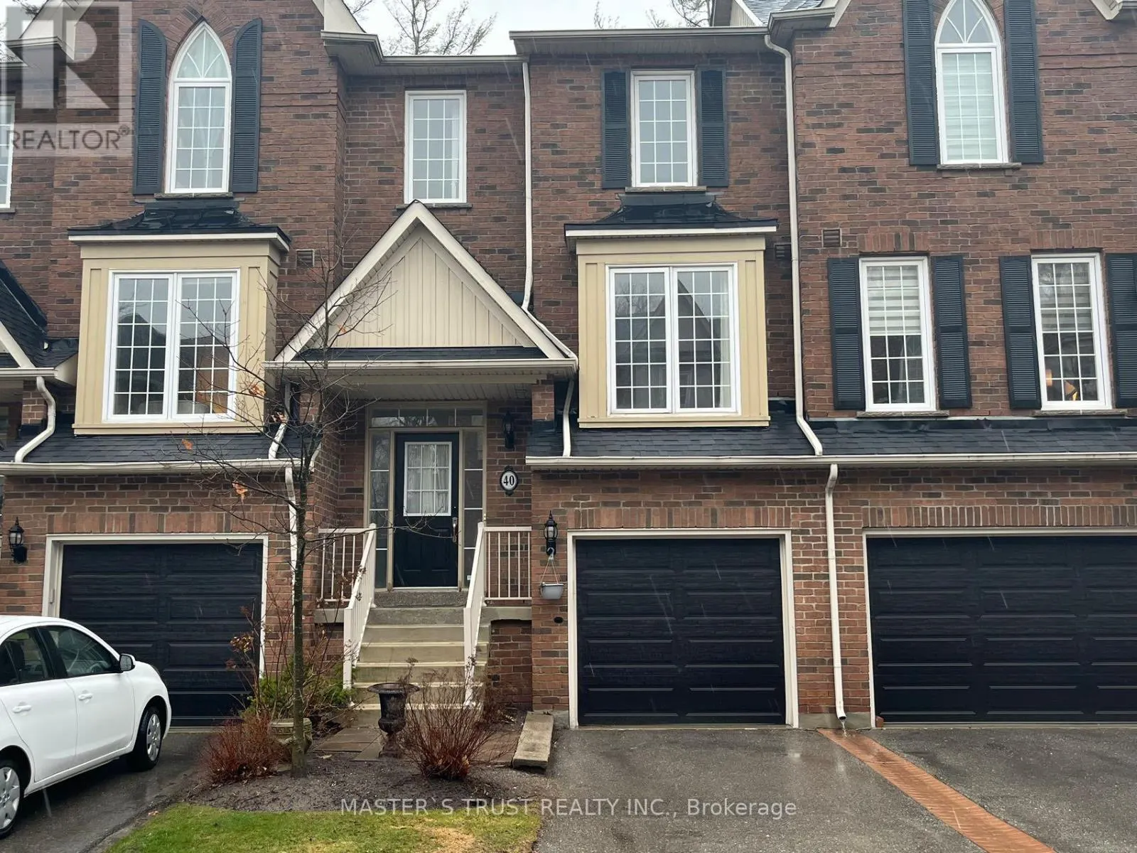 40 - 100 ELGIN MILLS ROAD W