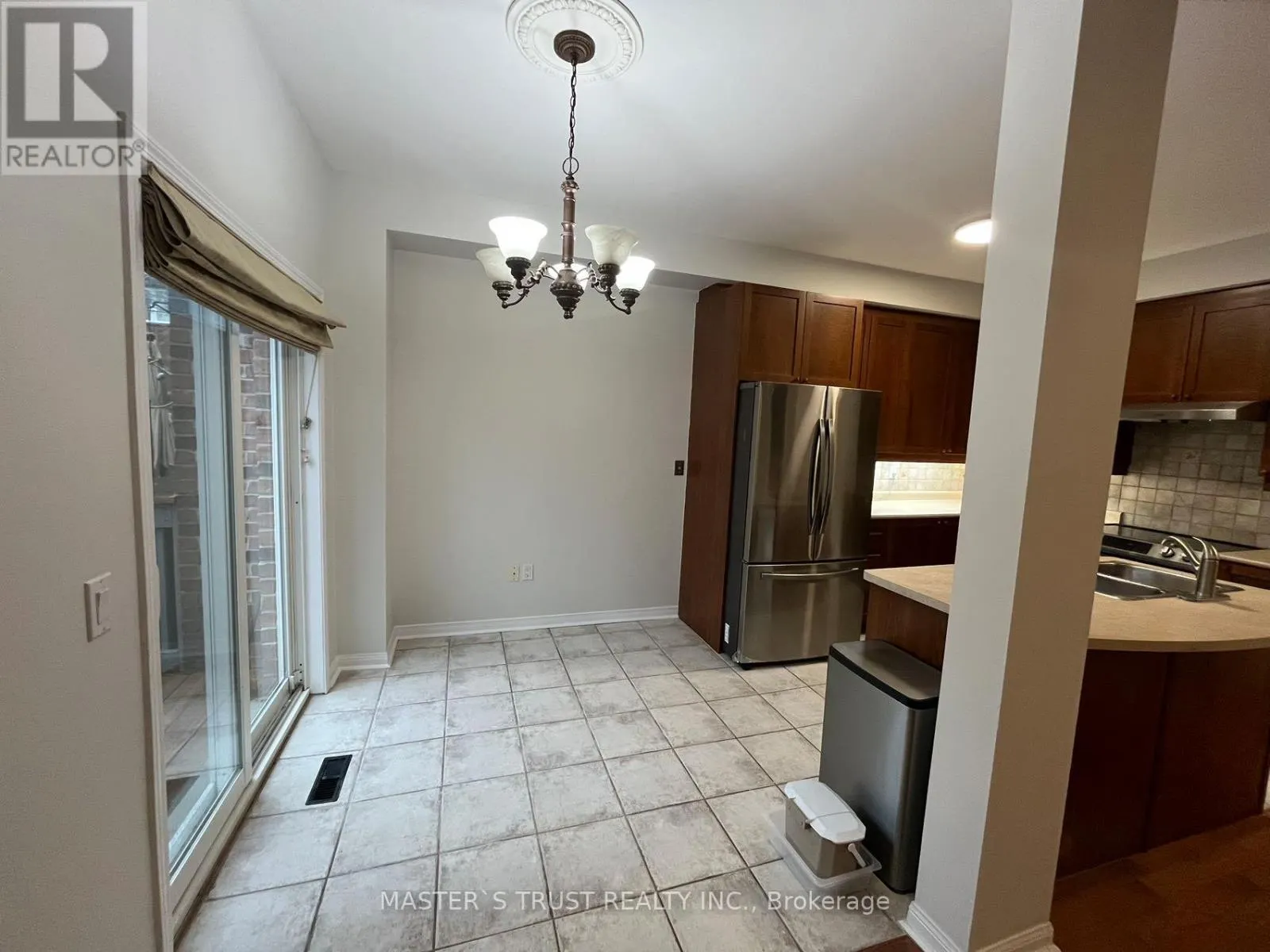 40 - 100 ELGIN MILLS ROAD W
