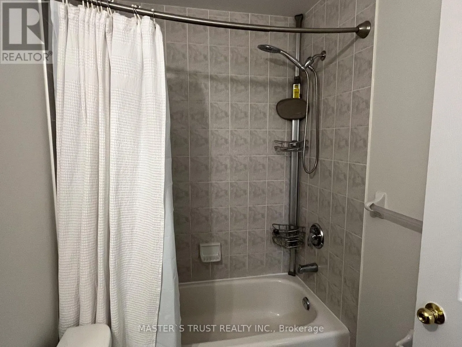 40 - 100 ELGIN MILLS ROAD W