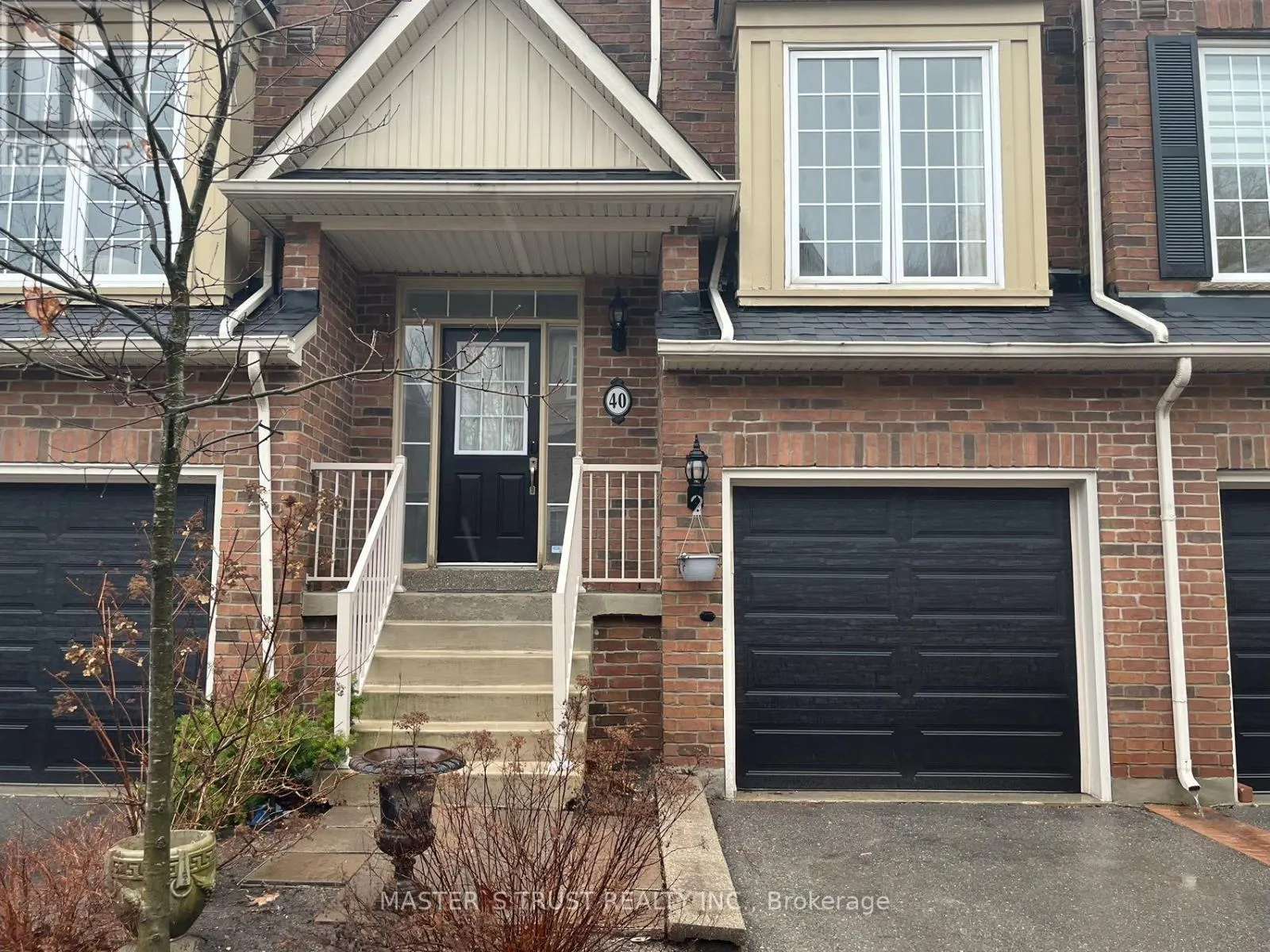 40 - 100 ELGIN MILLS ROAD W