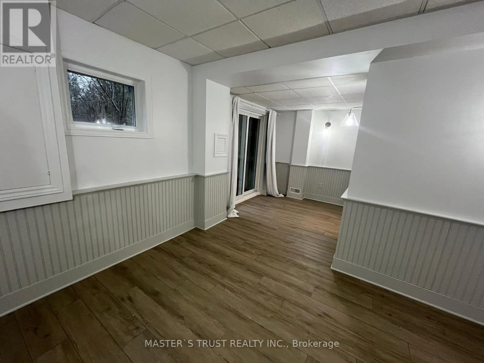 40 - 100 ELGIN MILLS ROAD W