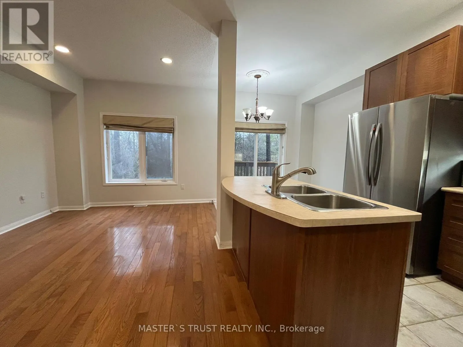 40 - 100 ELGIN MILLS ROAD W