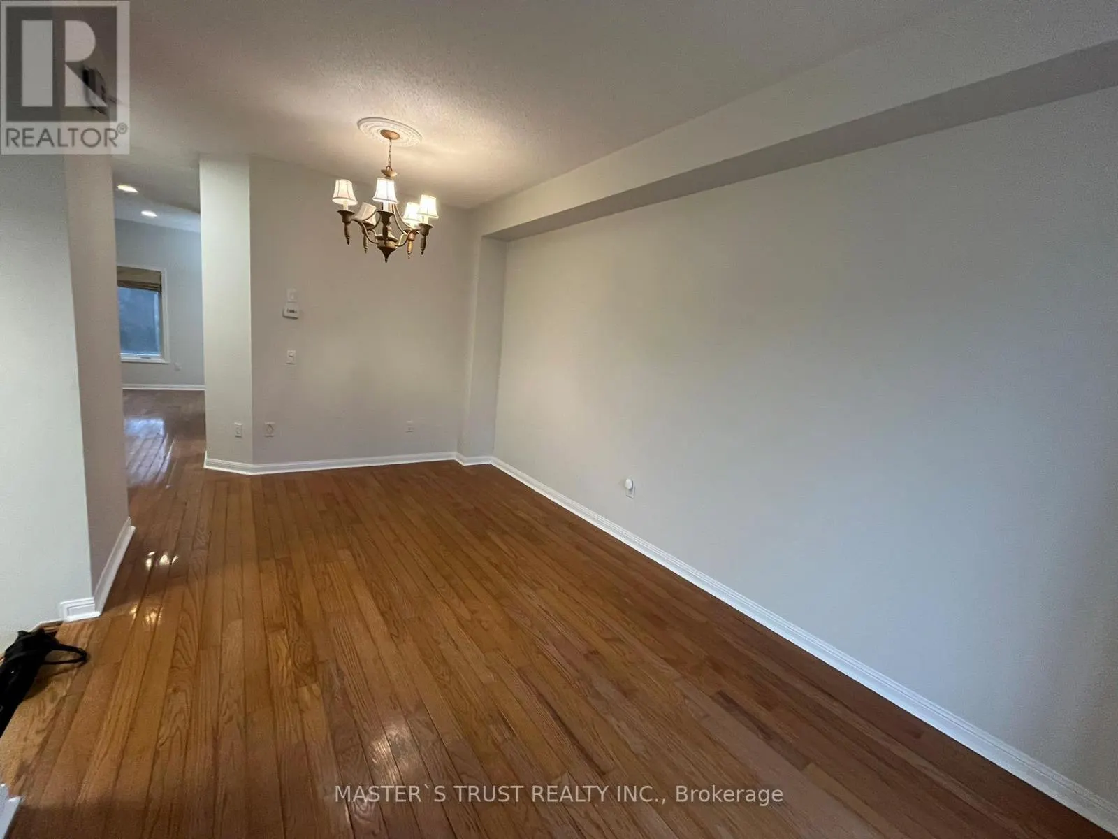 40 - 100 ELGIN MILLS ROAD W